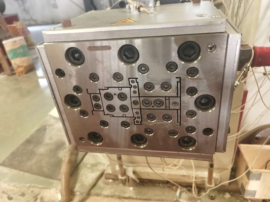 Molde de extrusión de WPC de alta precisión con tratamiento de superficie de pulido por electroplataje