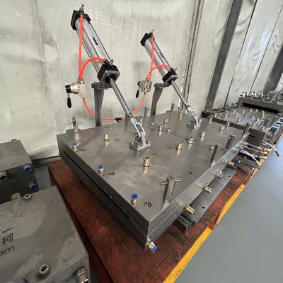 CAD Diseño de calentador eléctrico de placa de espuma de PVC Molde de extrusión de hojas con doble manifold