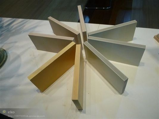 CAD Diseño de calentador eléctrico de placa de espuma de PVC Molde de extrusión de hojas con doble manifold