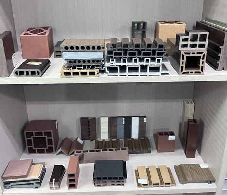 Molde de paneles exteriores para la extrusión de plástico de madera de plata PE para el piso y la puerta de la cubierta