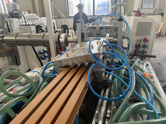 Herramientas de extrusión de moldes de cubierta y paneles de pared de PE diseñadas por AutoCAD para ventanas de perfil