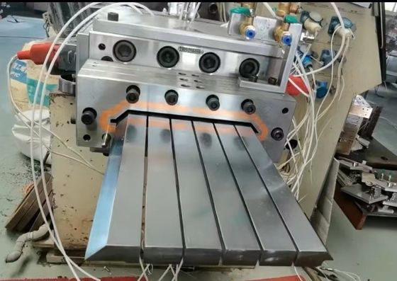 Herramientas de extrusión de moldes de cubierta y paneles de pared de PE diseñadas por AutoCAD para ventanas de perfil