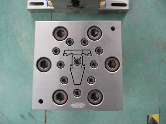 Tamaño del cliente Molde de extrusión de perfiles de PVC para línea de producción de ventanas y puertas