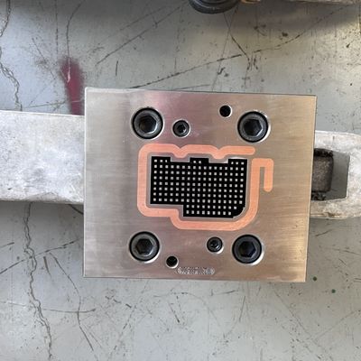 Herramientas de moldeo por extrusión de perfiles de puertas compuestas de plástico de madera de PVC profesional