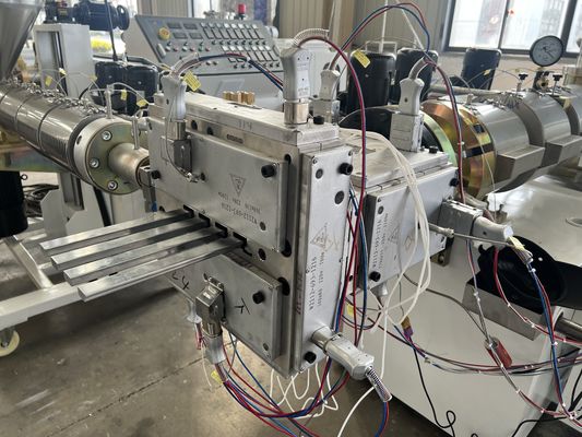 Electroplataje Polido de tuberías de PVC WPC Extrusión de molde de diseño a presión para los requisitos del cliente