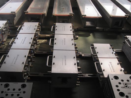 Molde de extrusión de perfiles de PVC de acabado plateado para formar piezas de ventanas y puertas