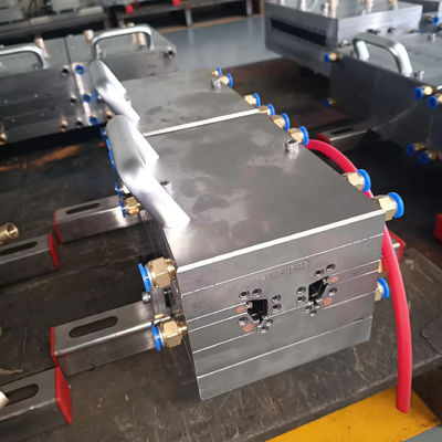 Molde a presión de plástico de plata versátil para la extrusión de PVC de perfiles de ventanas y puertas