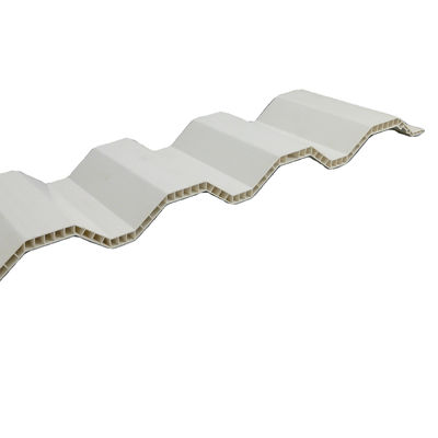 Molde de extrusión de techos huecos ondulados de plata de PVC para un proceso de producción suave