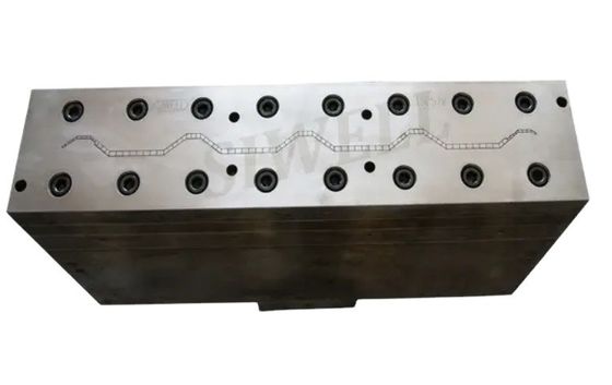 Molde de extrusión de techos huecos ondulados de plata de PVC para un proceso de producción suave