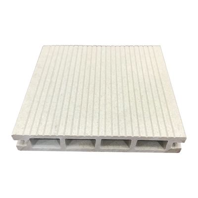 Máquina de producción de revestimiento de WPC con molde de cubierta hueca de 261 * 31mm y material PE