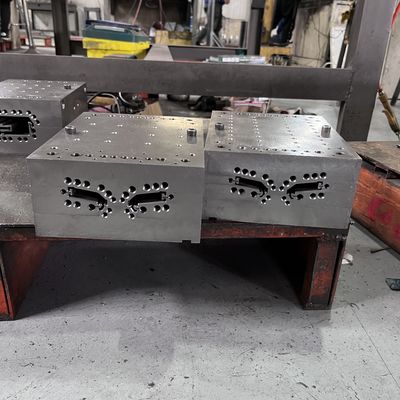 1 Molde de perlas de vidrio y cavidad de perfil de UPVC extrusión de molde a presión para cubiertas de puertas de ventanas