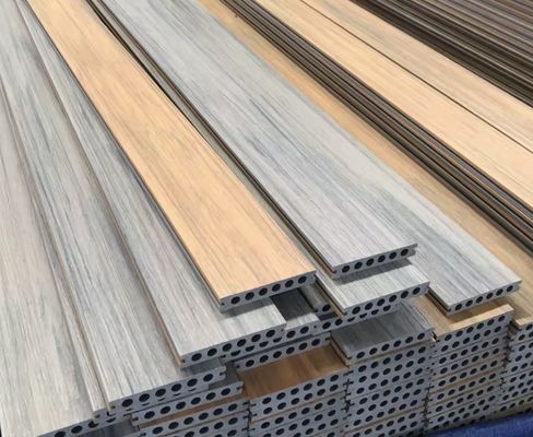 AutoCAD Diseñado PE WPC Perfil de cubierta de la pared de revestimiento de la línea de producción para el mercado
