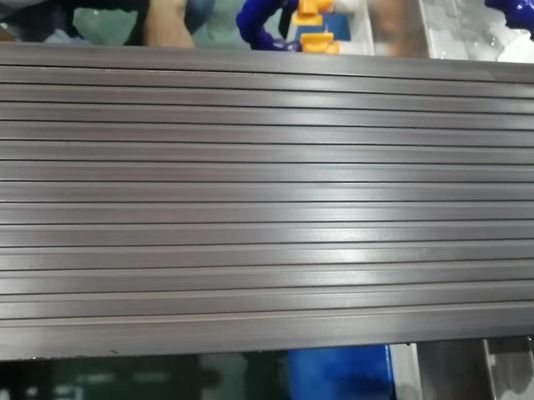 AutoCAD Diseñado PE WPC Perfil de cubierta de la pared de revestimiento de la línea de producción para el mercado