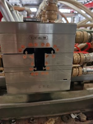 Molde de extrusión de plata para la producción de puertas de ventanas de acero de plástico Molde de perfil de UPVC