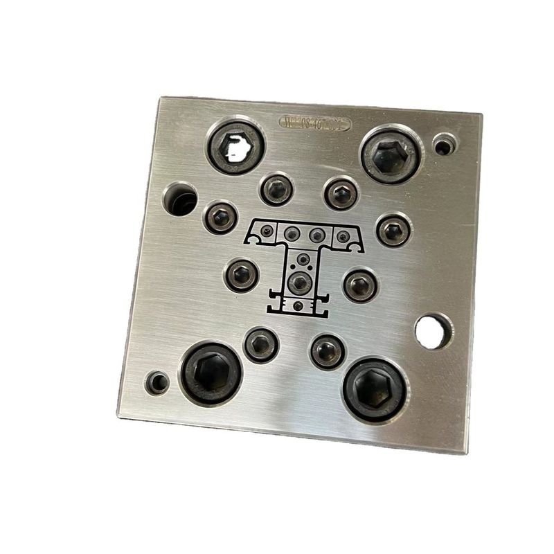 Molde de extrusión para dos cavidades de plástico de espuma y herramienta de formación de perfiles de extrusión