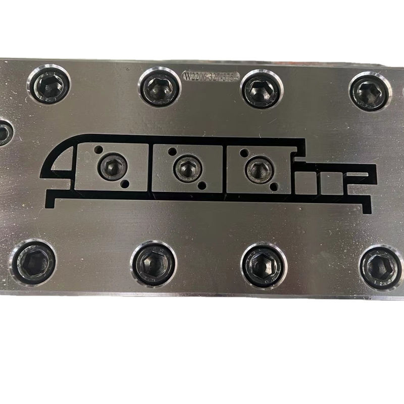 Molde de perfil auxiliar de PVC y herramienta de cubierta de puerta de plástico de madera WPC con diseño AutoCAD
