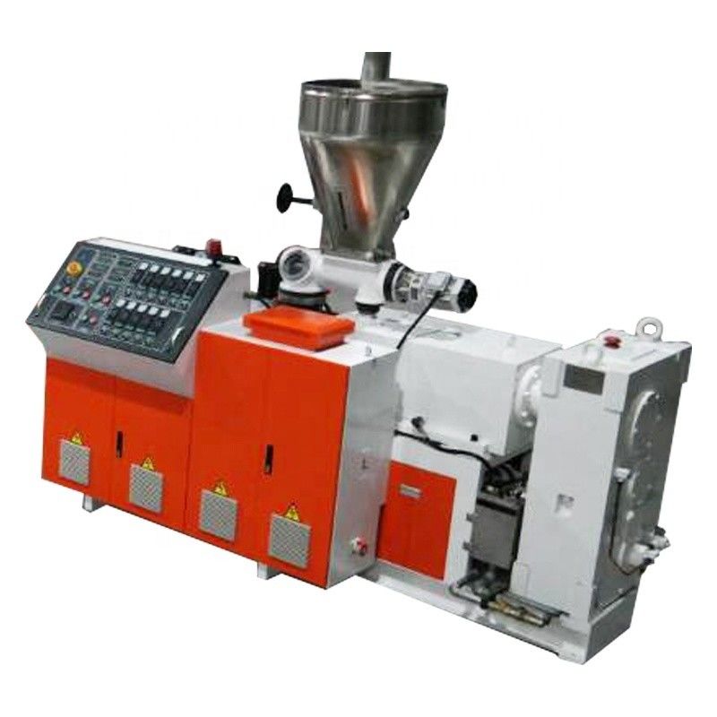 28 1 Coextrusión con relación L/D de tornillo 65/132 Extrusora para aplicaciones de coextrusión