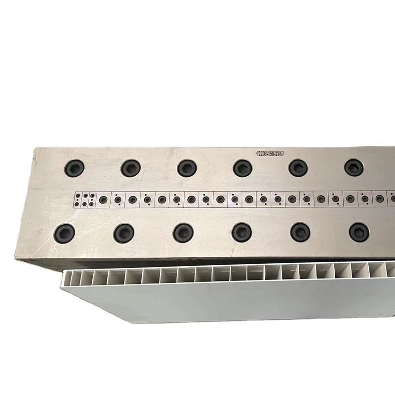 Molde de extrusión de UPVC para paneles de puertas de ventanas Producto doméstico de diseño eficiente